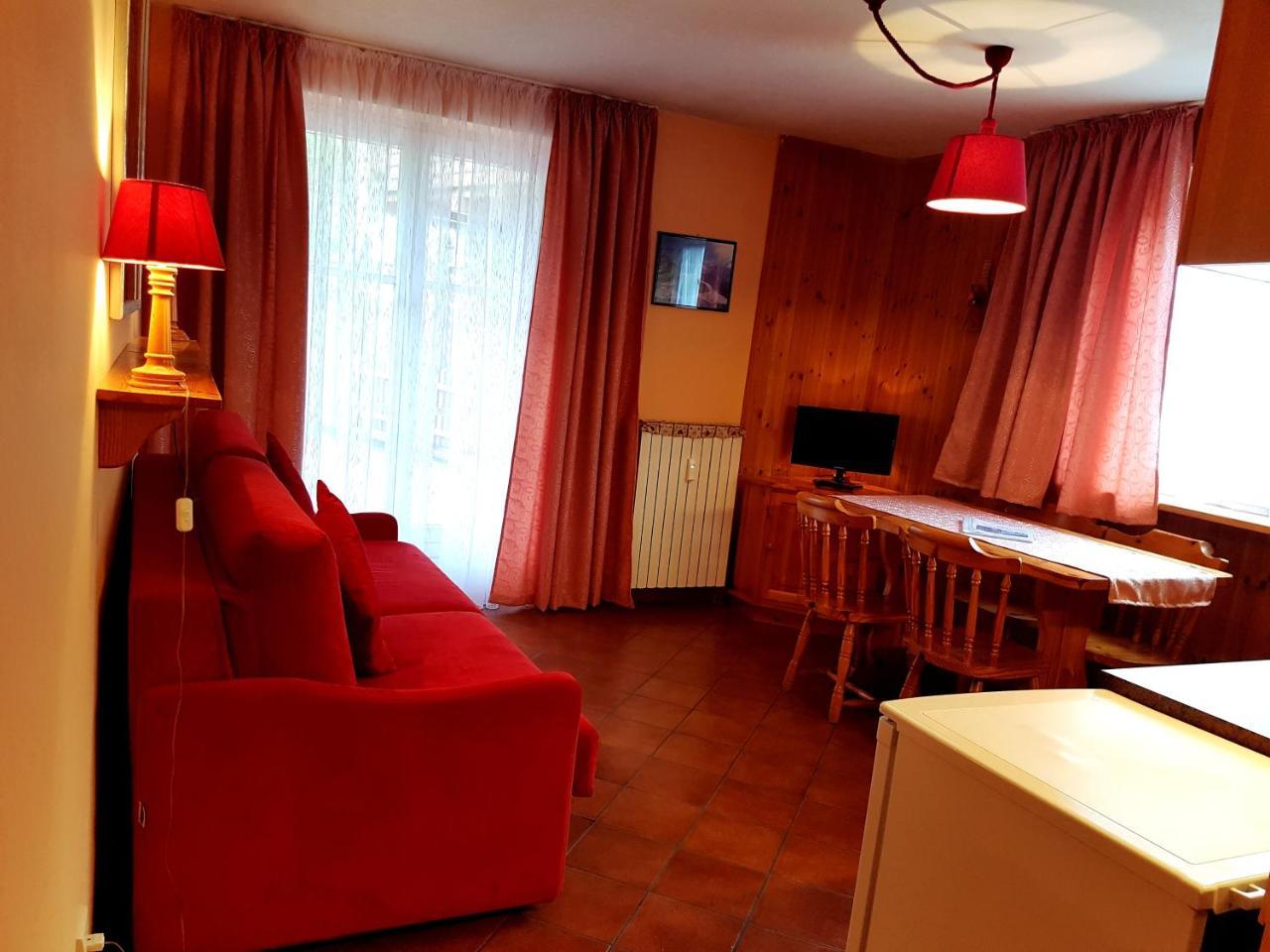 Residenze Sonnenschein Casa Rossa Aparthotel Villabassa Bagian luar foto